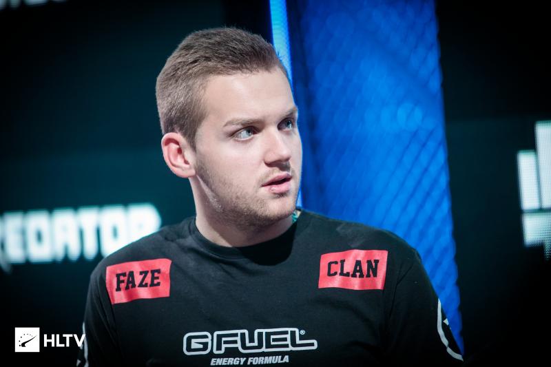 他真会啊？管泽元蝎子大杀四方 957爆打钦元 957队1-0icon队